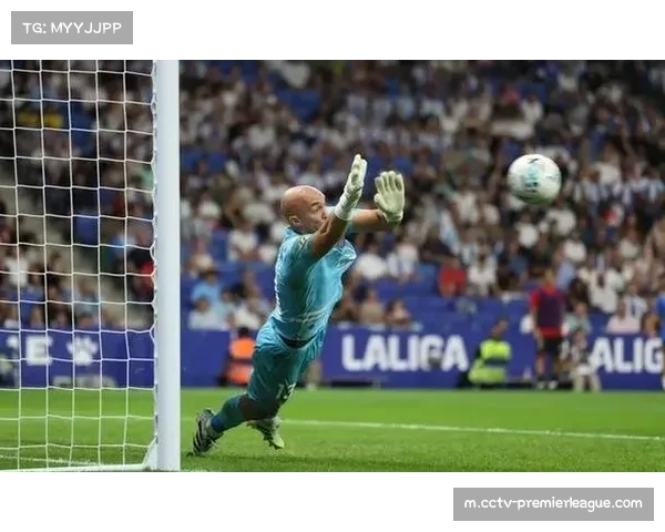 门将德米特罗维奇七场零封，成西班牙人黑马之路基石